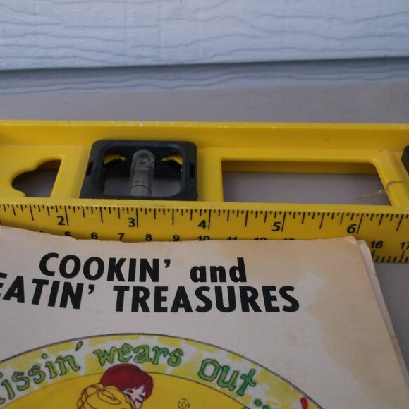 Cookin’ & Eatin’ Treasures 📖 Texas Kitchen Bundle, Vintage Cookbook + more - Picture 4 of 16